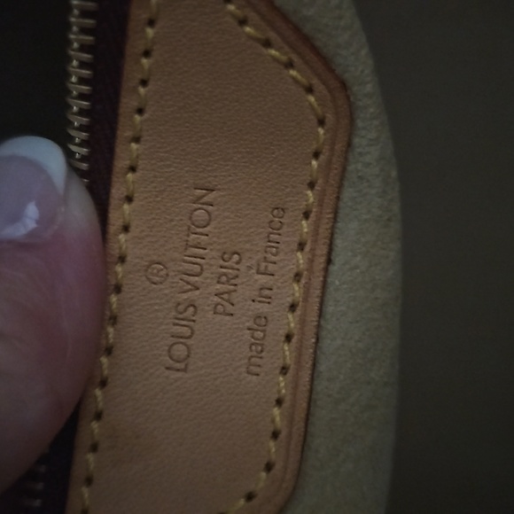 Authentic Louis Vuitton - Picture 6 of 7